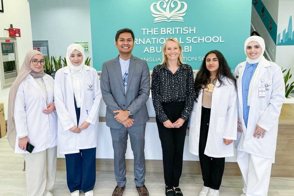 Al Ain University College of Pharmacy Celebrates World Pharmacists Day with Visits to Abu Dhabi Schools